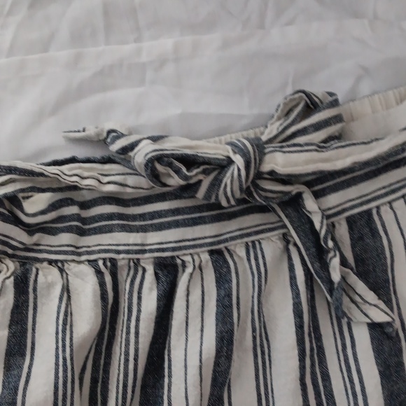 Mid length skirt - Picture 2 of 3